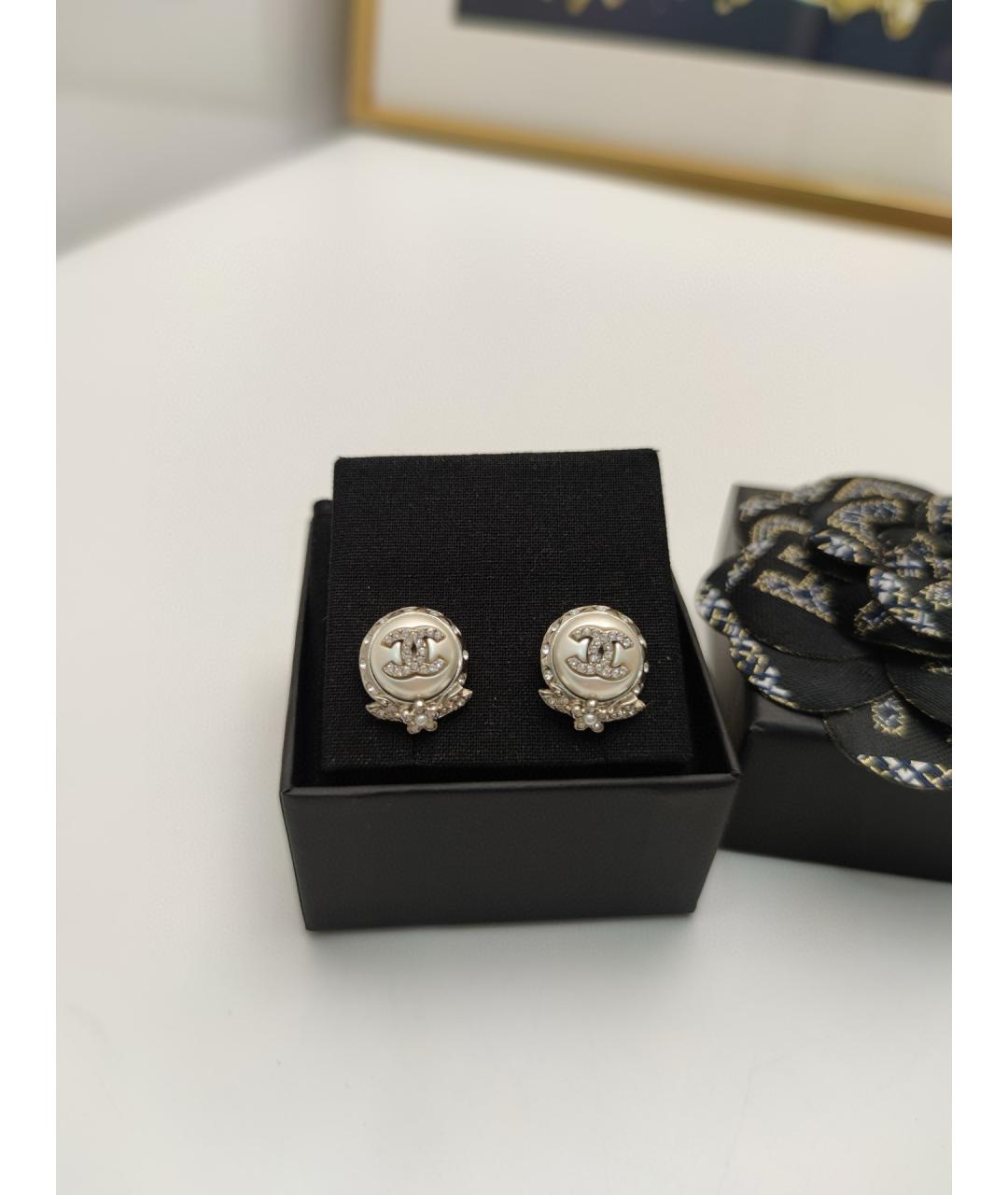 CHANEL Белые жемчужные серьги, фото 2