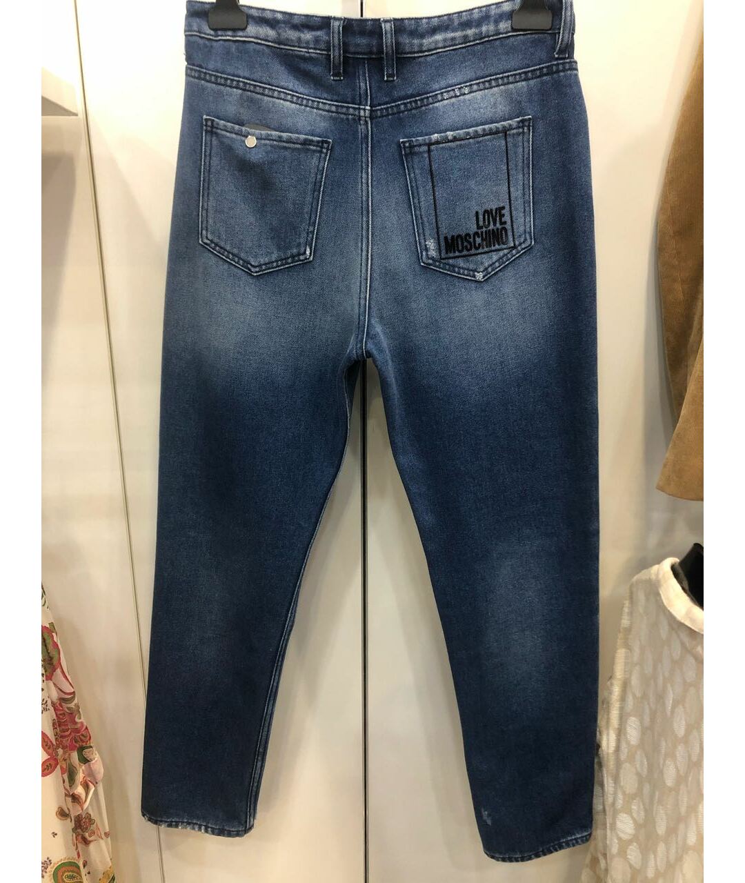 LOVE MOSCHINO Голубые хлопко-полиэстеровые джинсы слим, фото 2