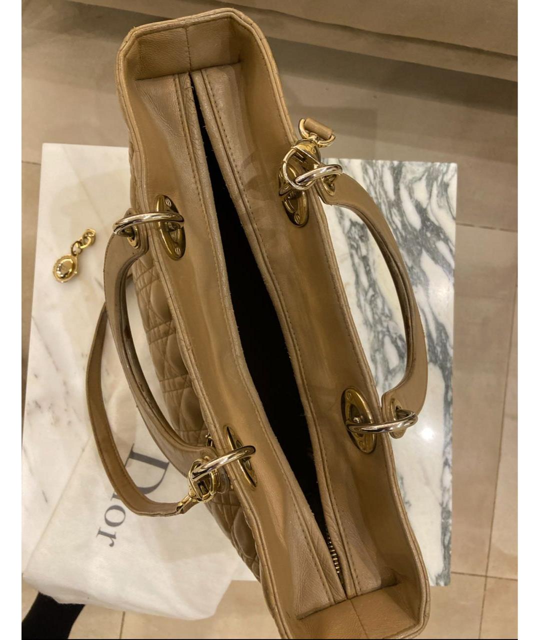CHRISTIAN DIOR PRE-OWNED Бежевая кожаная сумка с короткими ручками, фото 4