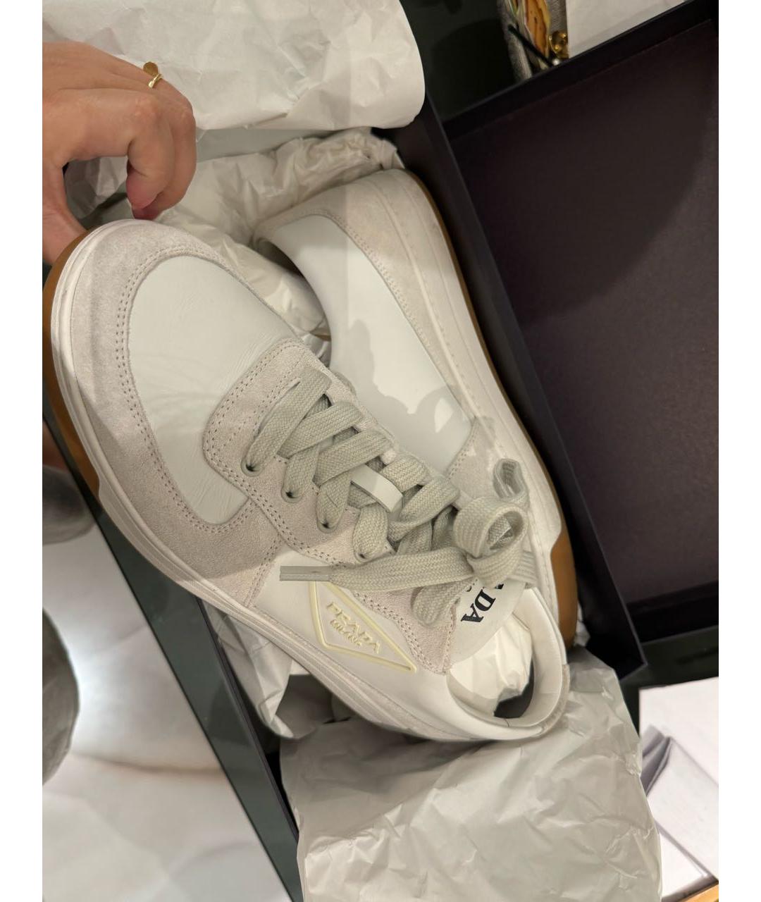 PRADA Белые замшевые низкие кроссовки / кеды, фото 2
