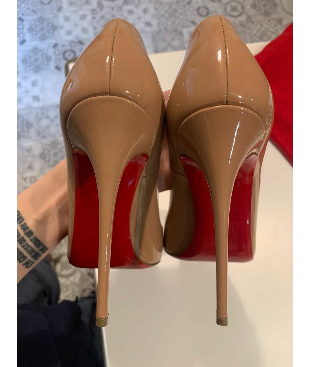 CHRISTIAN LOUBOUTIN Бежевые кожаные туфли, фото 2