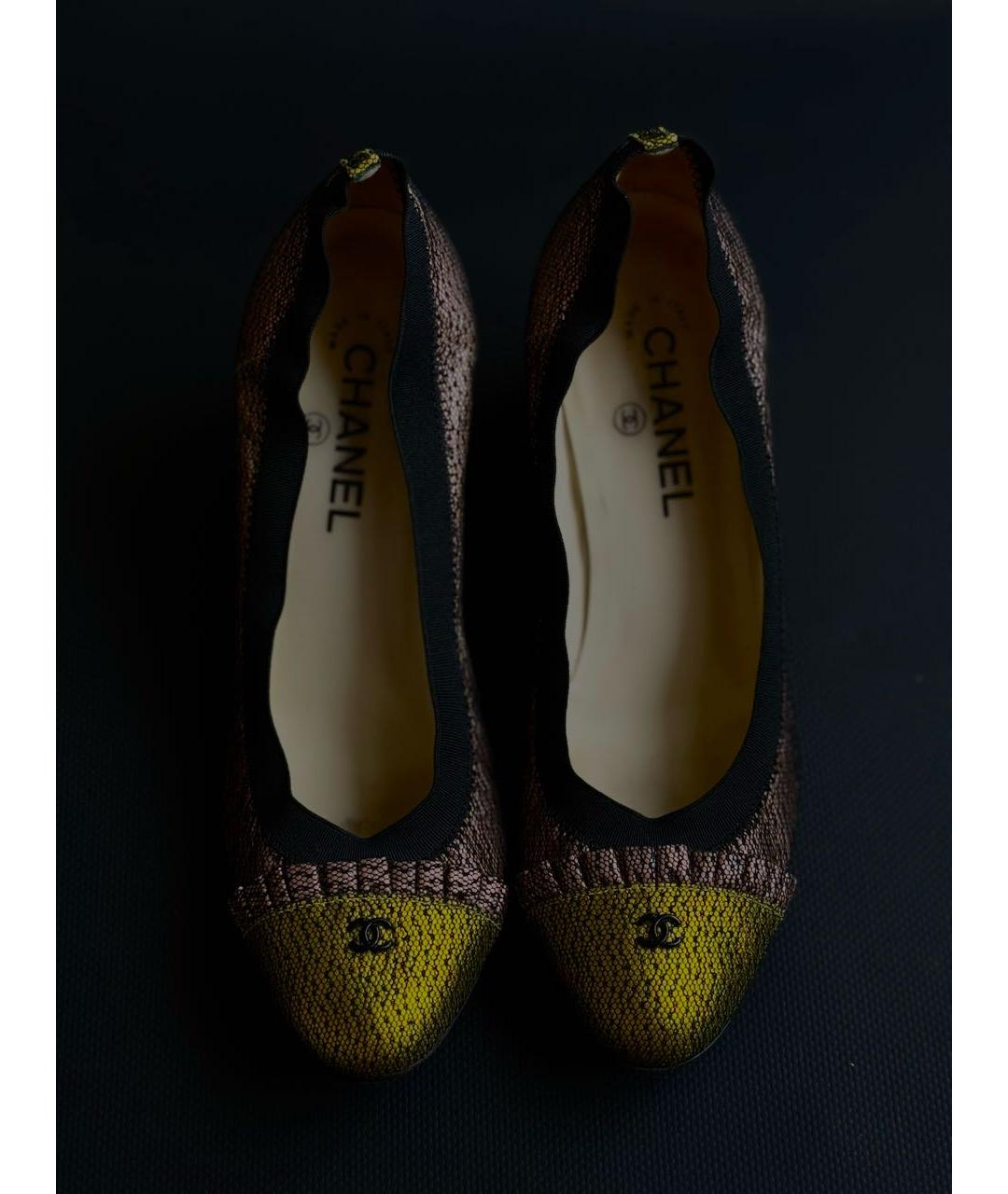 CHANEL Золотые кожаные туфли, фото 2