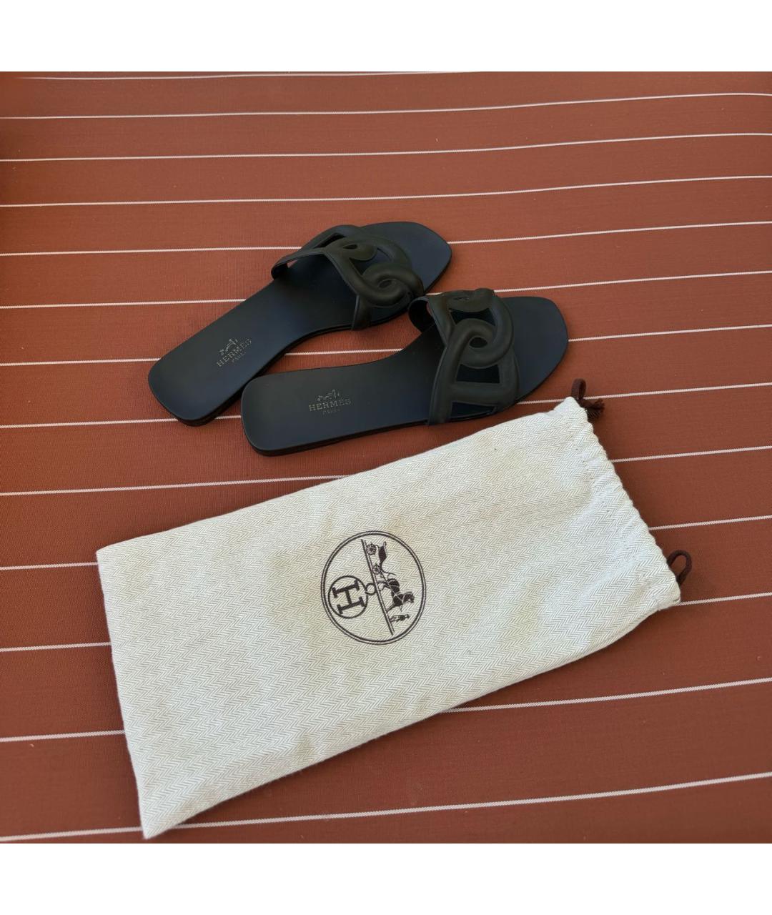 HERMES Черные резиновые шлепанцы, фото 5