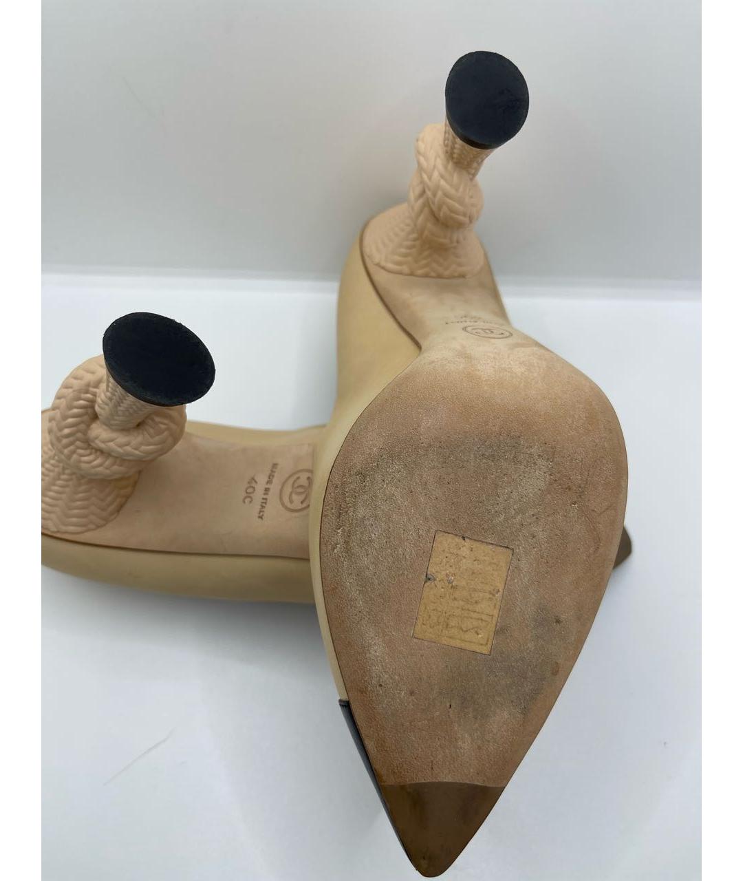 CHANEL PRE-OWNED Бежевые кожаные туфли, фото 5
