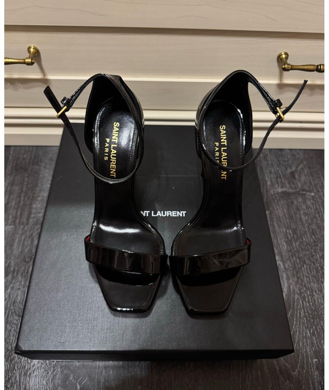SAINT LAURENT Черные босоножки из лакированной кожи, фото 2