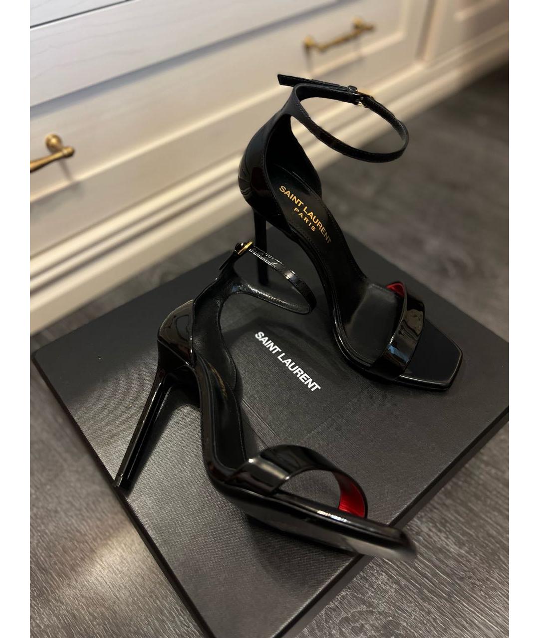 SAINT LAURENT Черные босоножки из лакированной кожи, фото 7