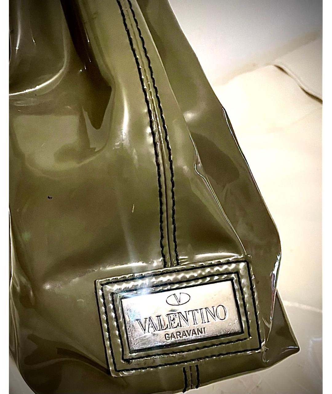 VALENTINO Хаки сумка тоут из лакированной кожи, фото 4