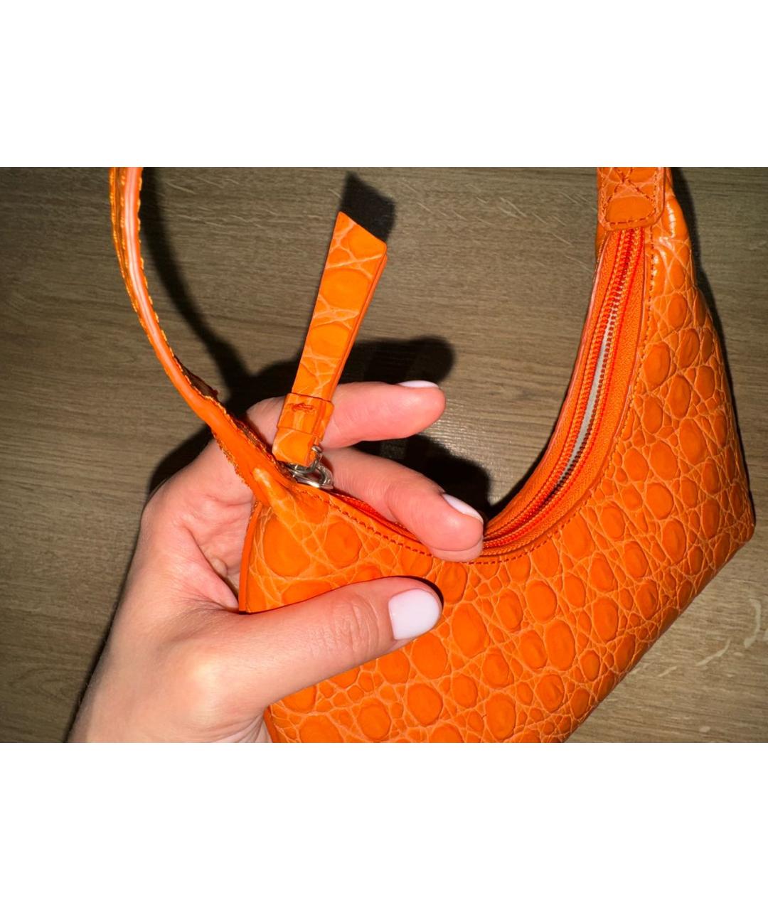 BY FAR Оранжевая кожаная сумка с короткими ручками, фото 5