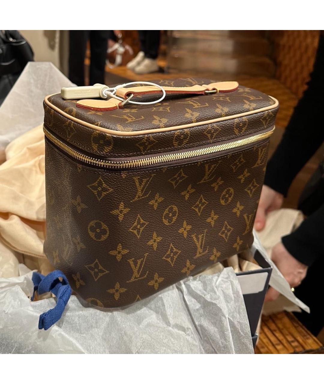 LOUIS VUITTON Коричневая косметичка, фото 4