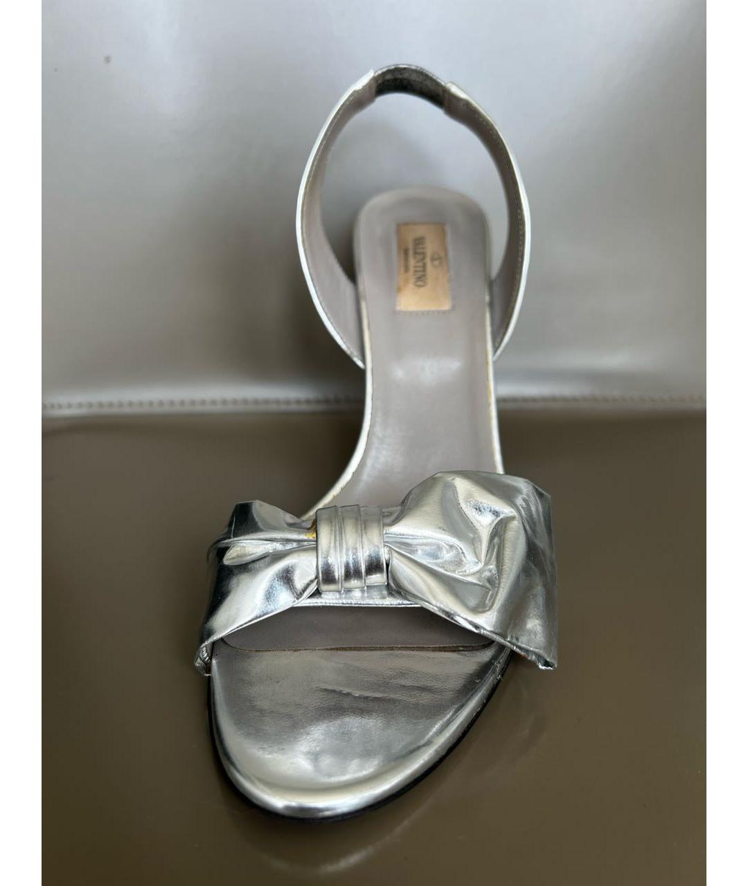 VALENTINO Серебряные кожаные босоножки, фото 3