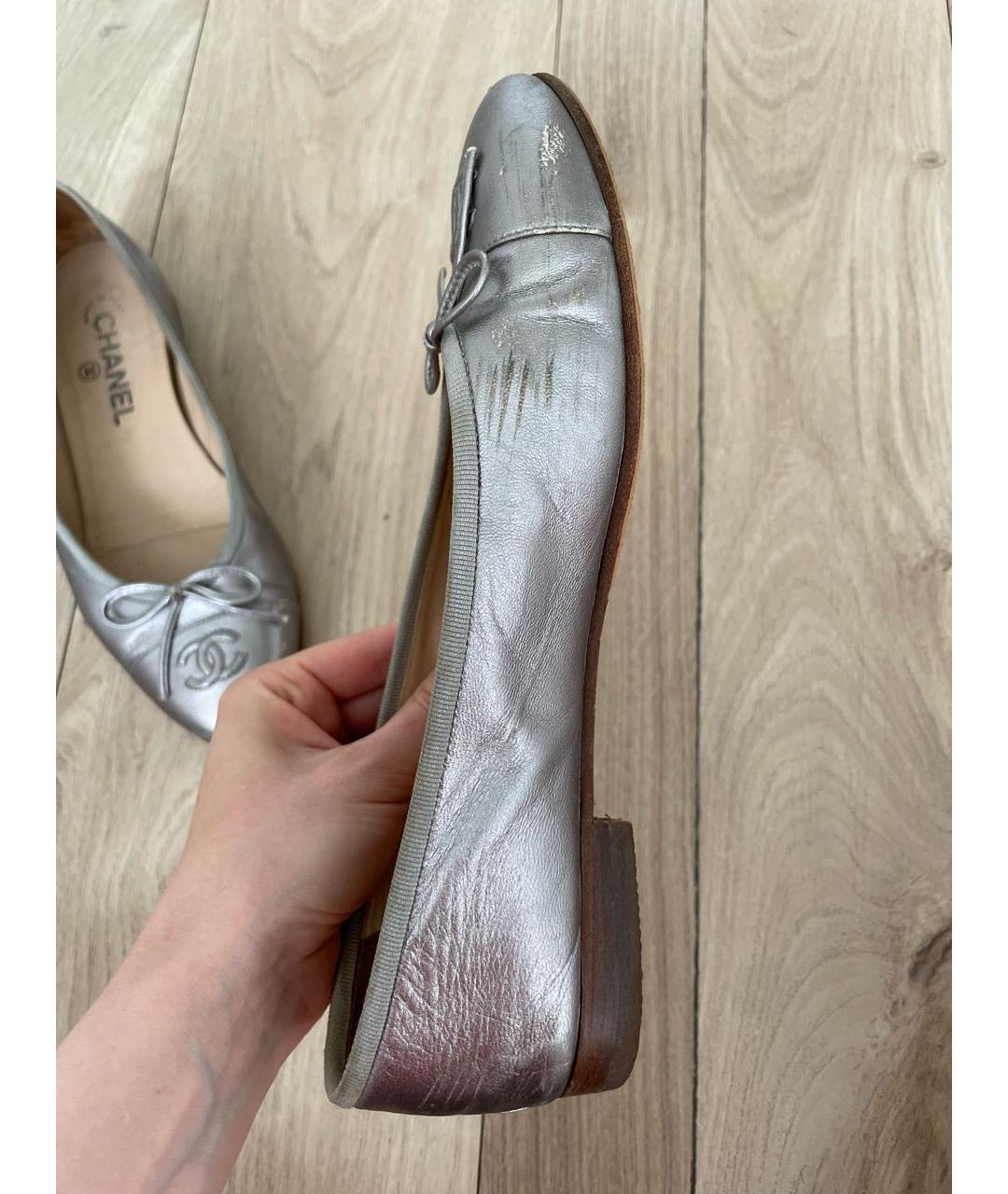CHANEL PRE-OWNED Серебряные кожаные балетки, фото 6