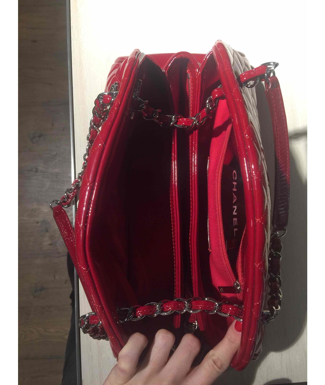 CHANEL PRE-OWNED Красная сумка тоут из лакированной кожи, фото 2