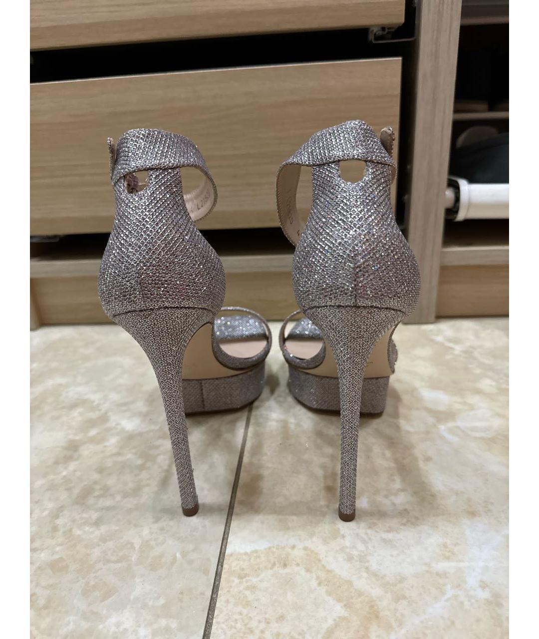 STUART WEITZMAN Серебряные кожаные босоножки, фото 4