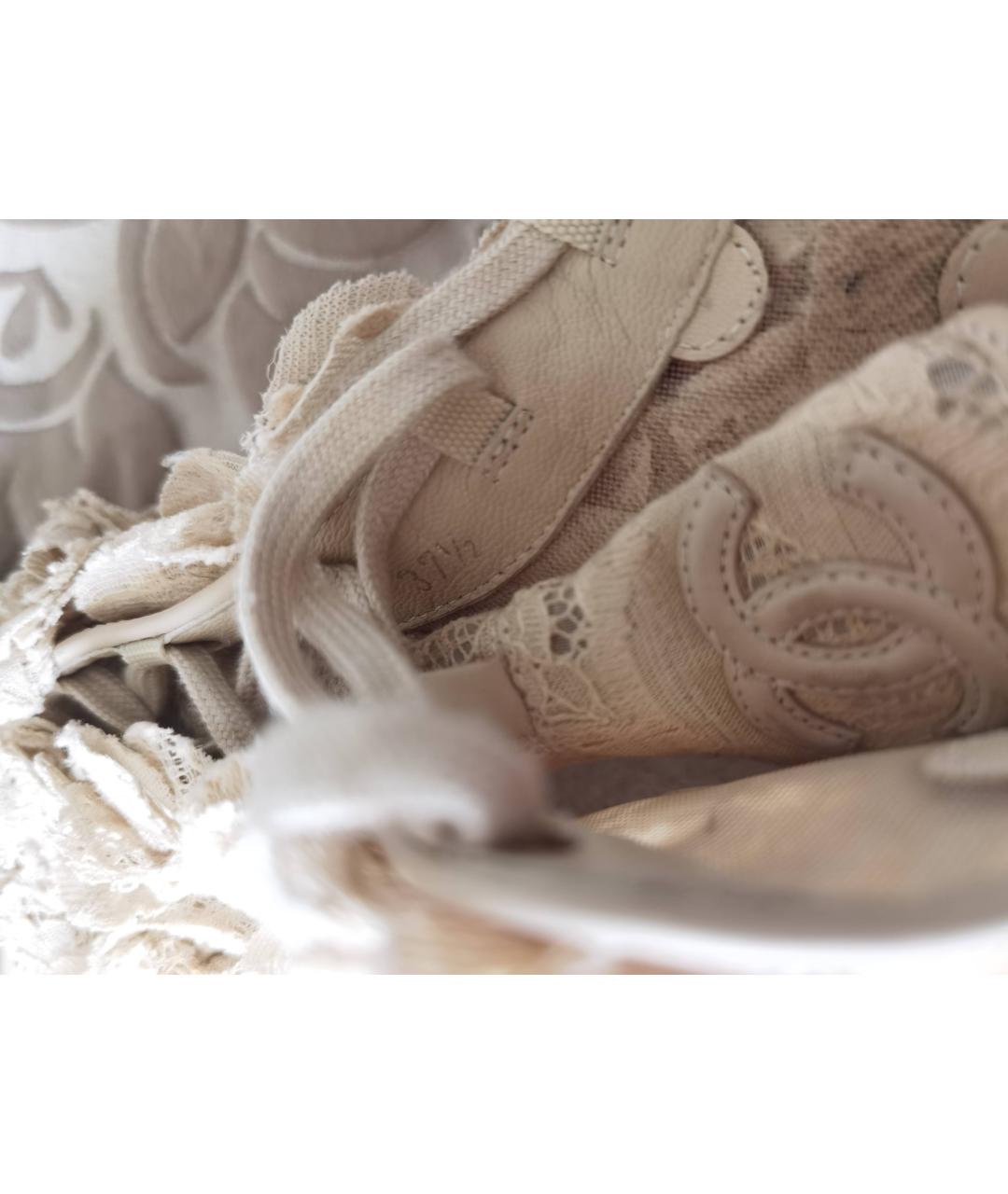 CHANEL PRE-OWNED Бежевые текстильные кеды, фото 7
