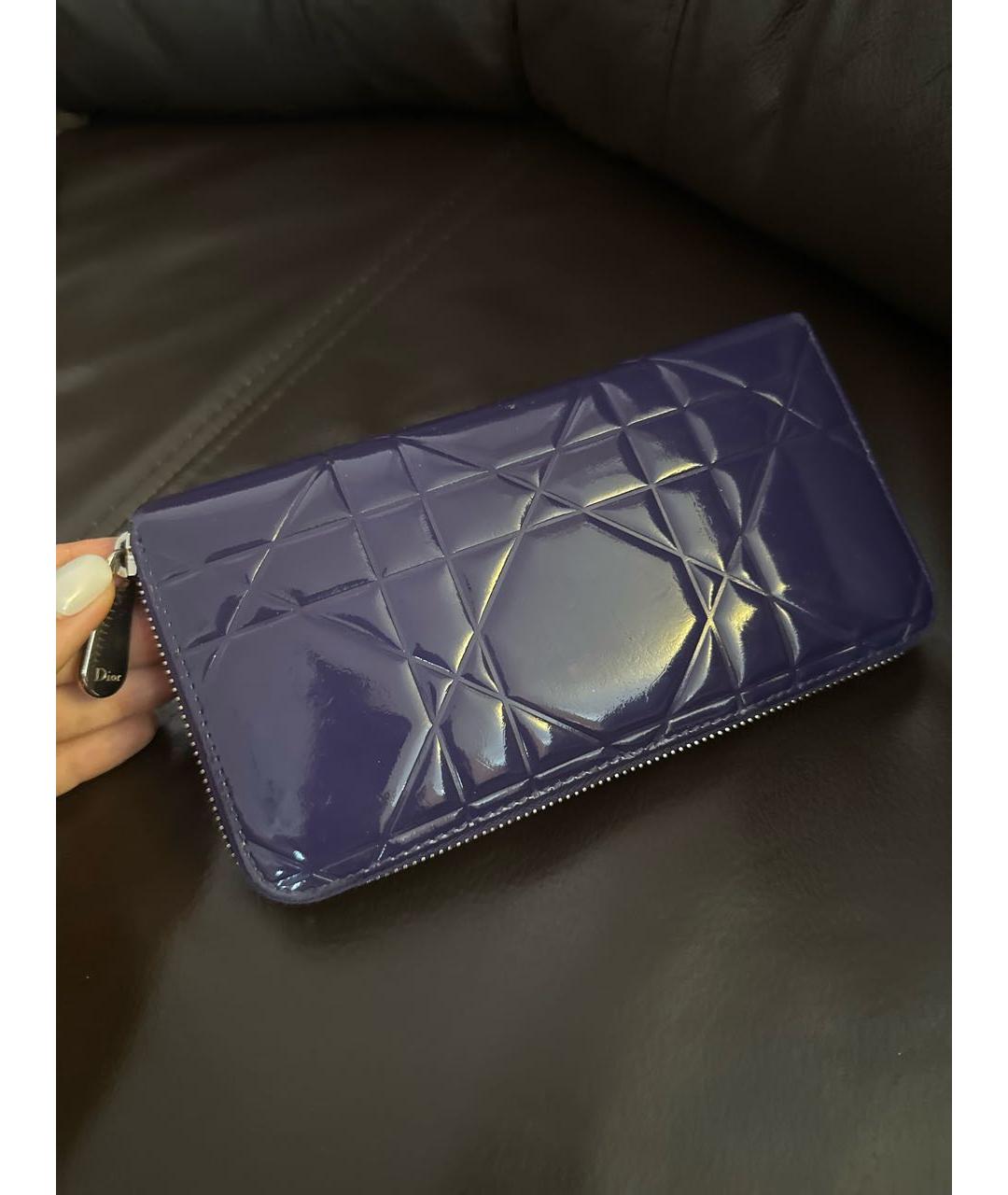 CHRISTIAN DIOR Фиолетовый кошелек из лакированной кожи, фото 2