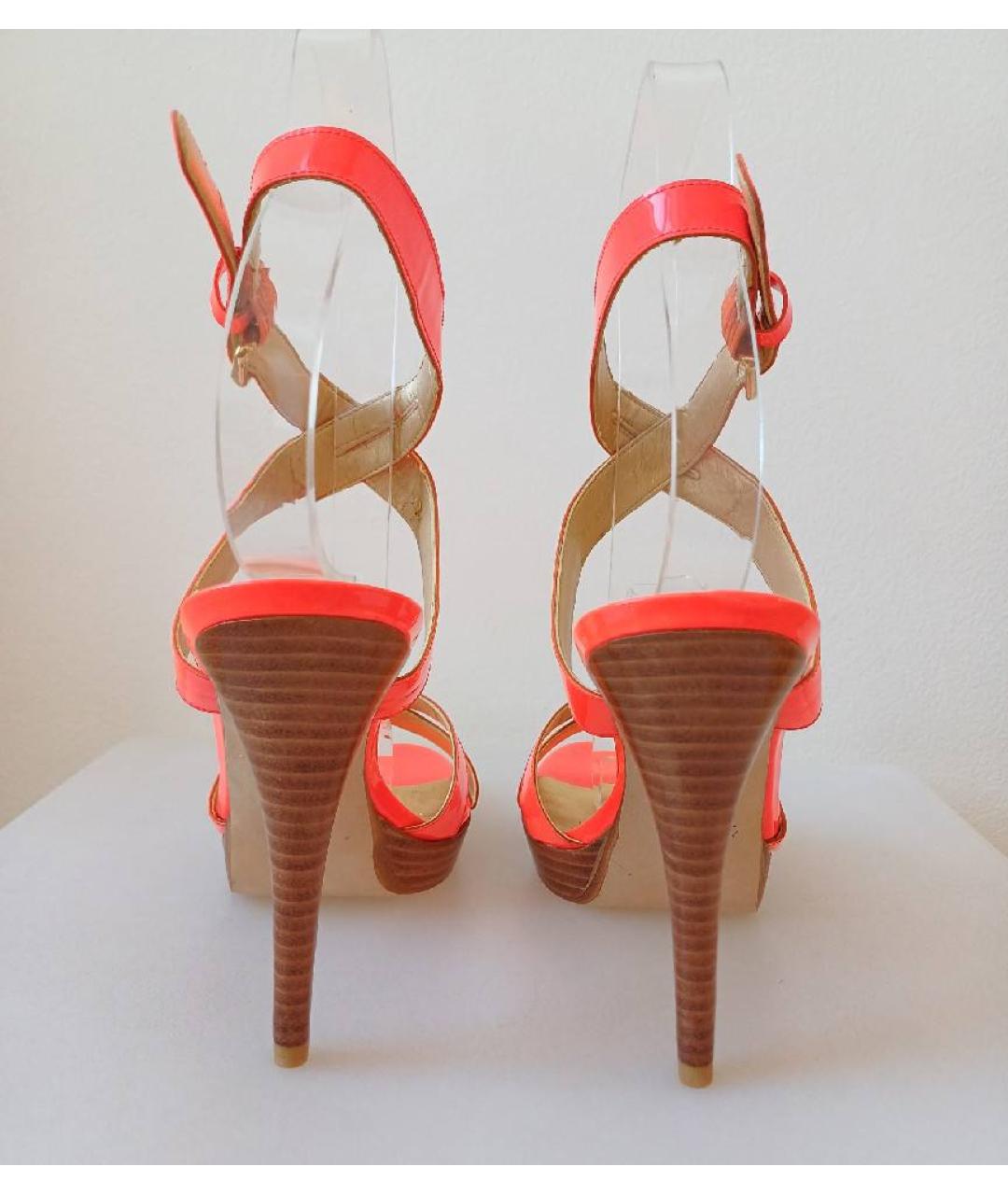 STUART WEITZMAN Красные босоножки из лакированной кожи, фото 4