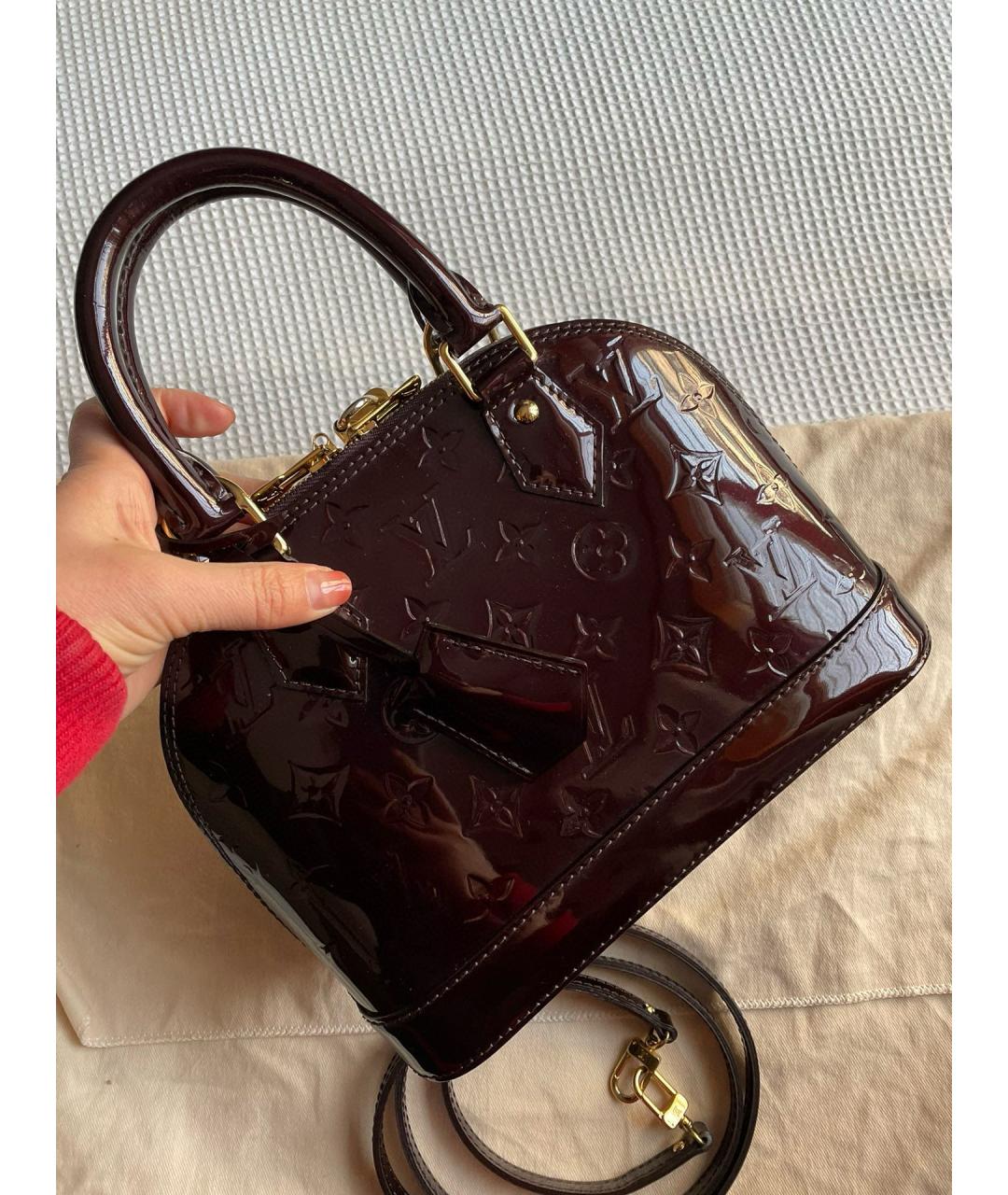 LOUIS VUITTON Бордовая сумка с короткими ручками из лакированной кожи, фото 2