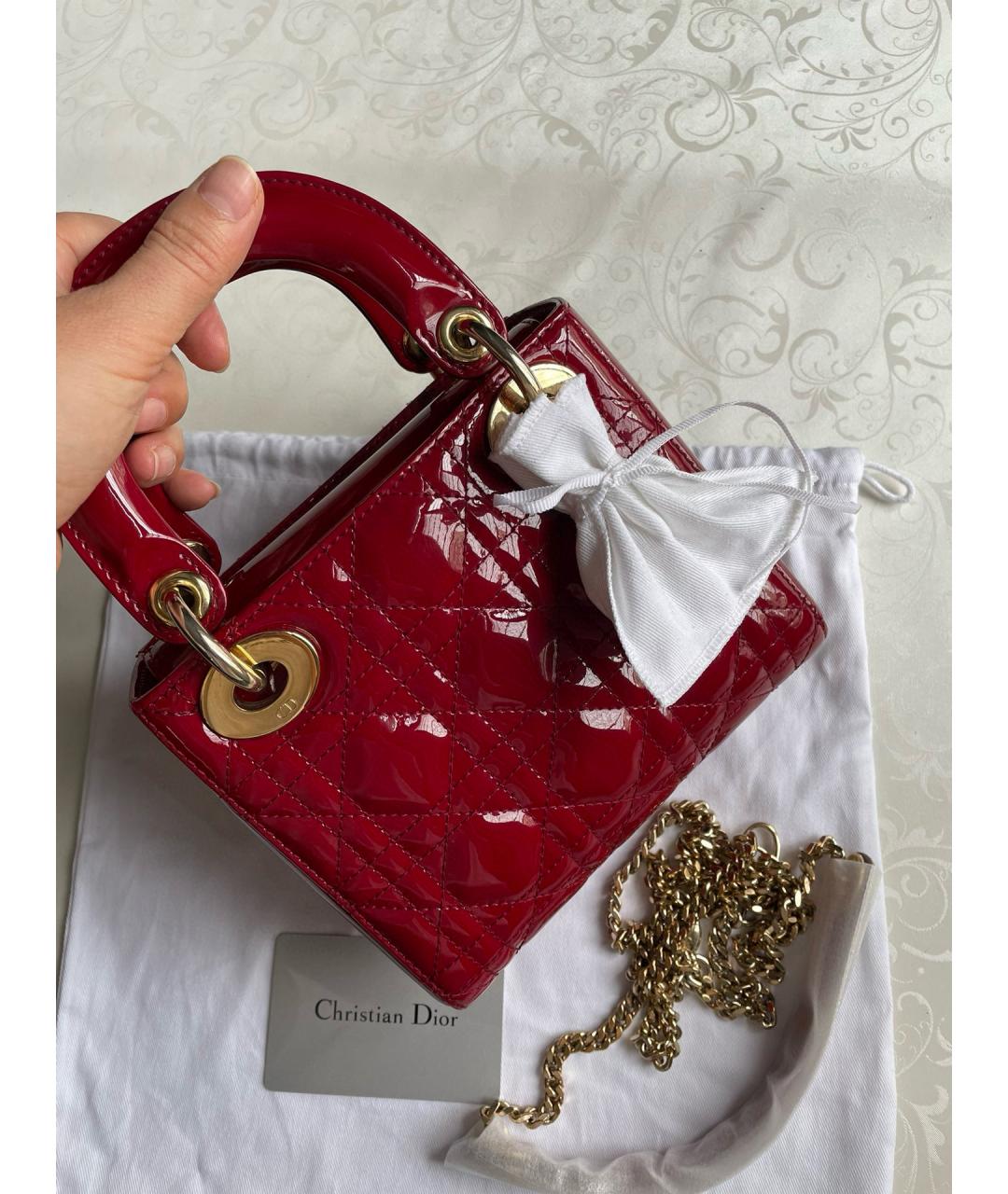CHRISTIAN DIOR Красная сумка с короткими ручками из лакированной кожи, фото 2