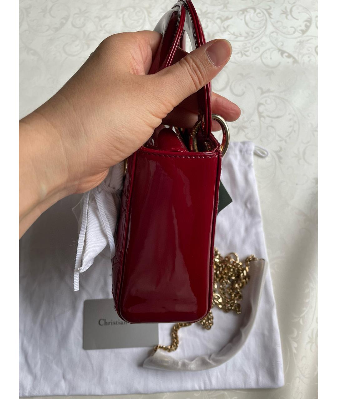 CHRISTIAN DIOR Красная сумка с короткими ручками из лакированной кожи, фото 4