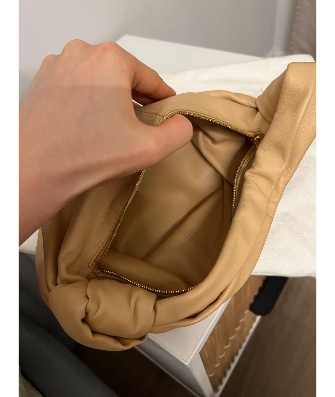 BOTTEGA VENETA Бежевая кожаная сумка с короткими ручками, фото 4