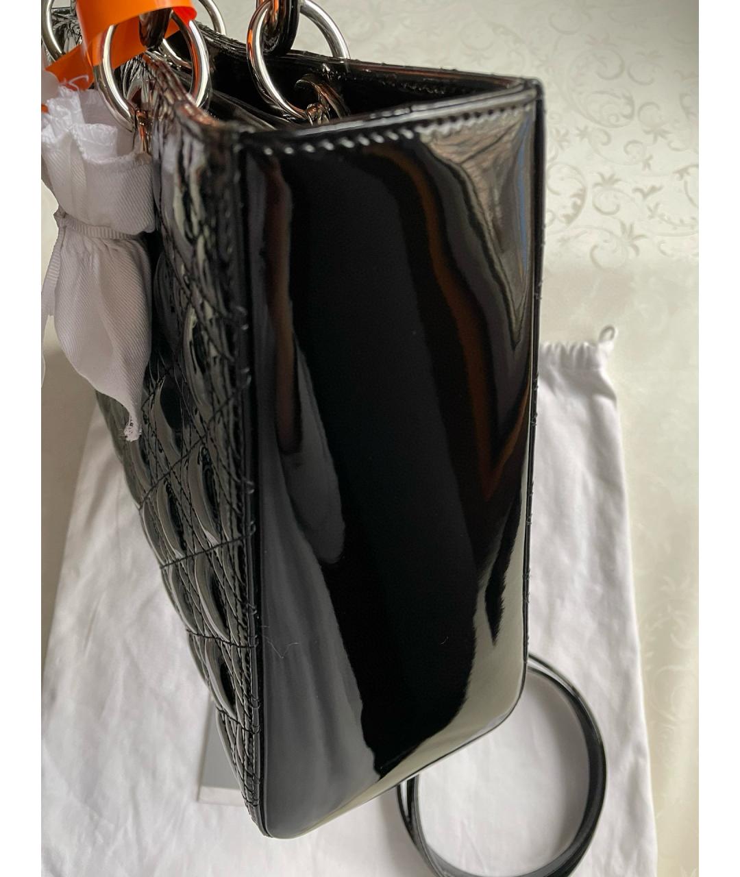 CHRISTIAN DIOR Черная сумка с короткими ручками из лакированной кожи, фото 5