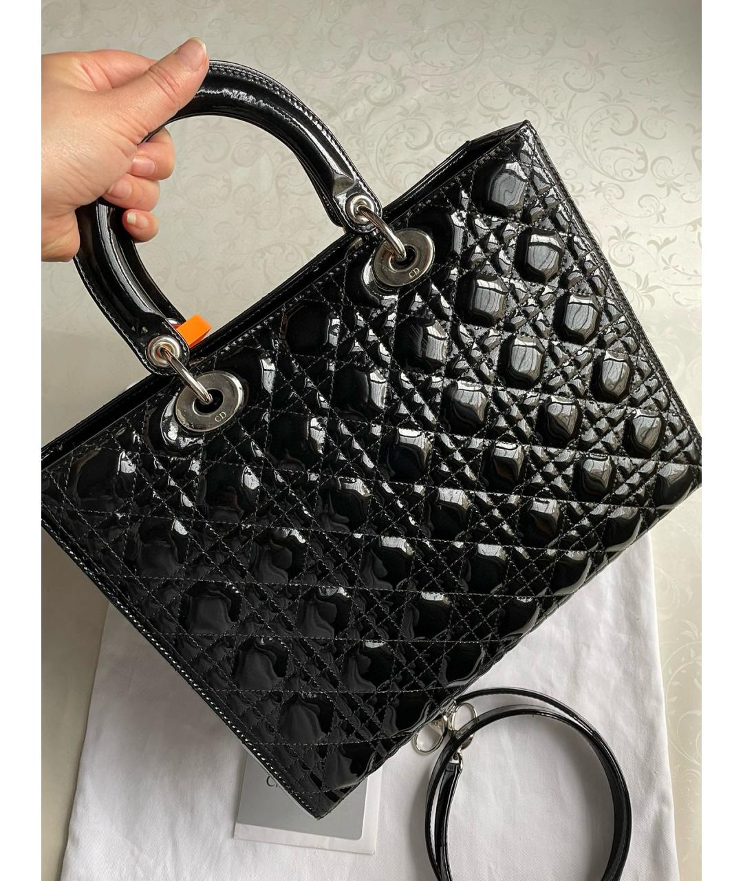 CHRISTIAN DIOR Черная сумка с короткими ручками из лакированной кожи, фото 3