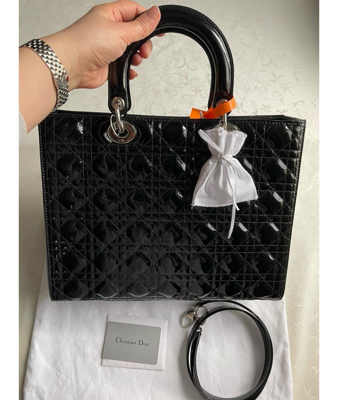 CHRISTIAN DIOR Черная сумка с короткими ручками из лакированной кожи, фото 7