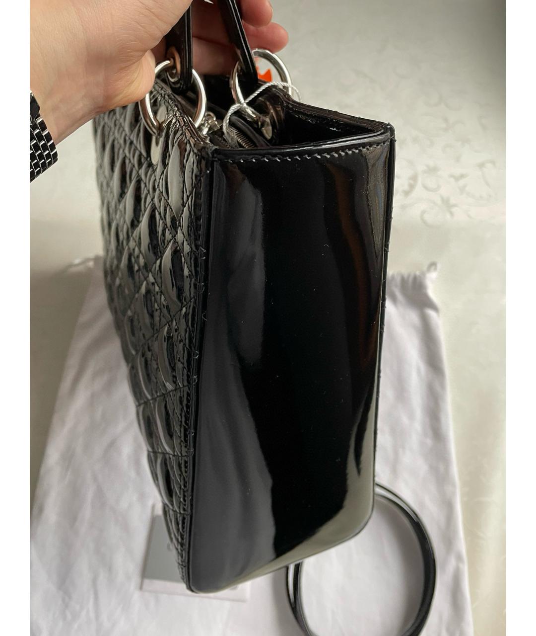 CHRISTIAN DIOR Черная сумка с короткими ручками из лакированной кожи, фото 4