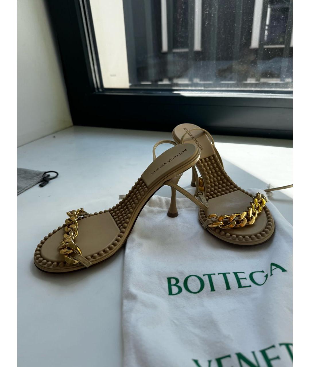 BOTTEGA VENETA Бежевые кожаные босоножки, фото 3