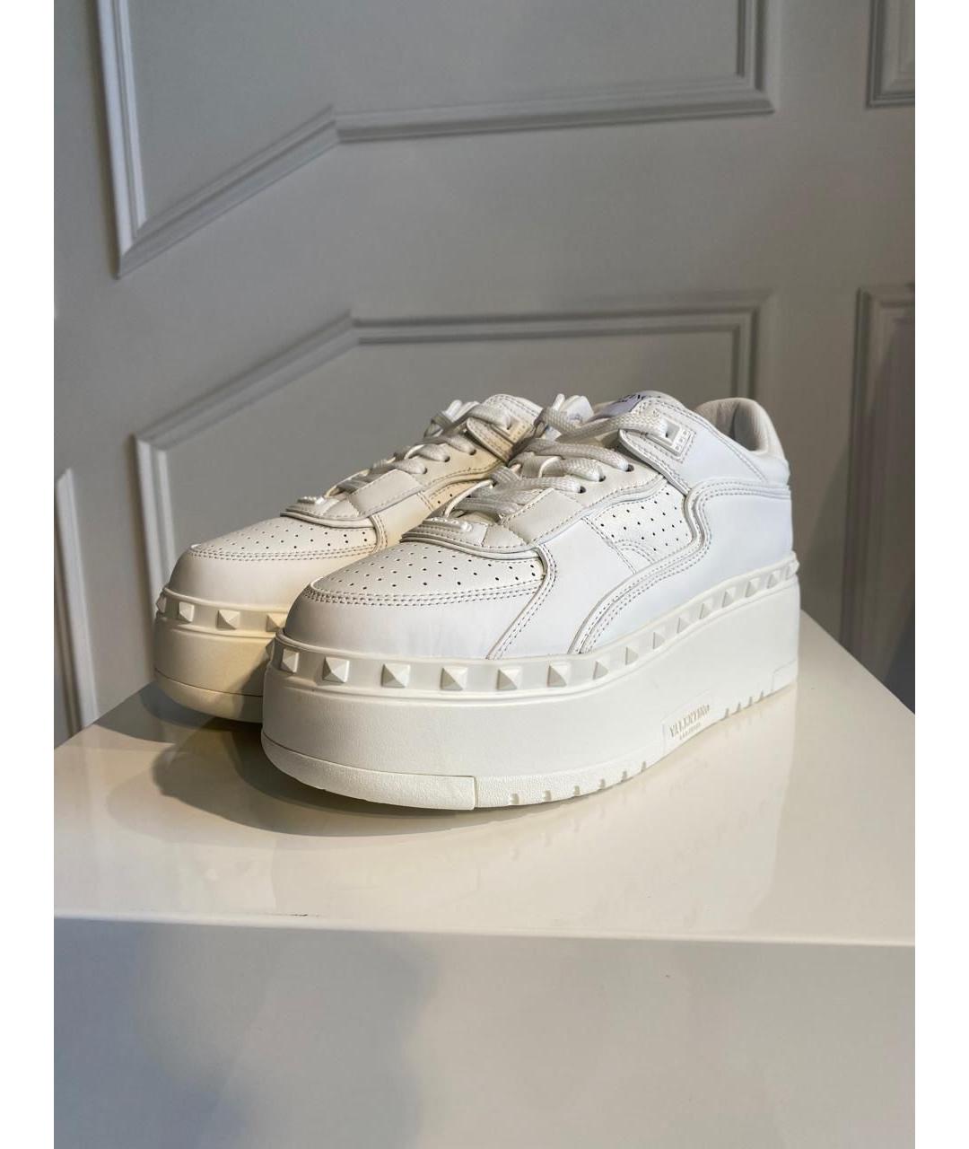 VALENTINO Белые кожаные кроссовки, фото 2