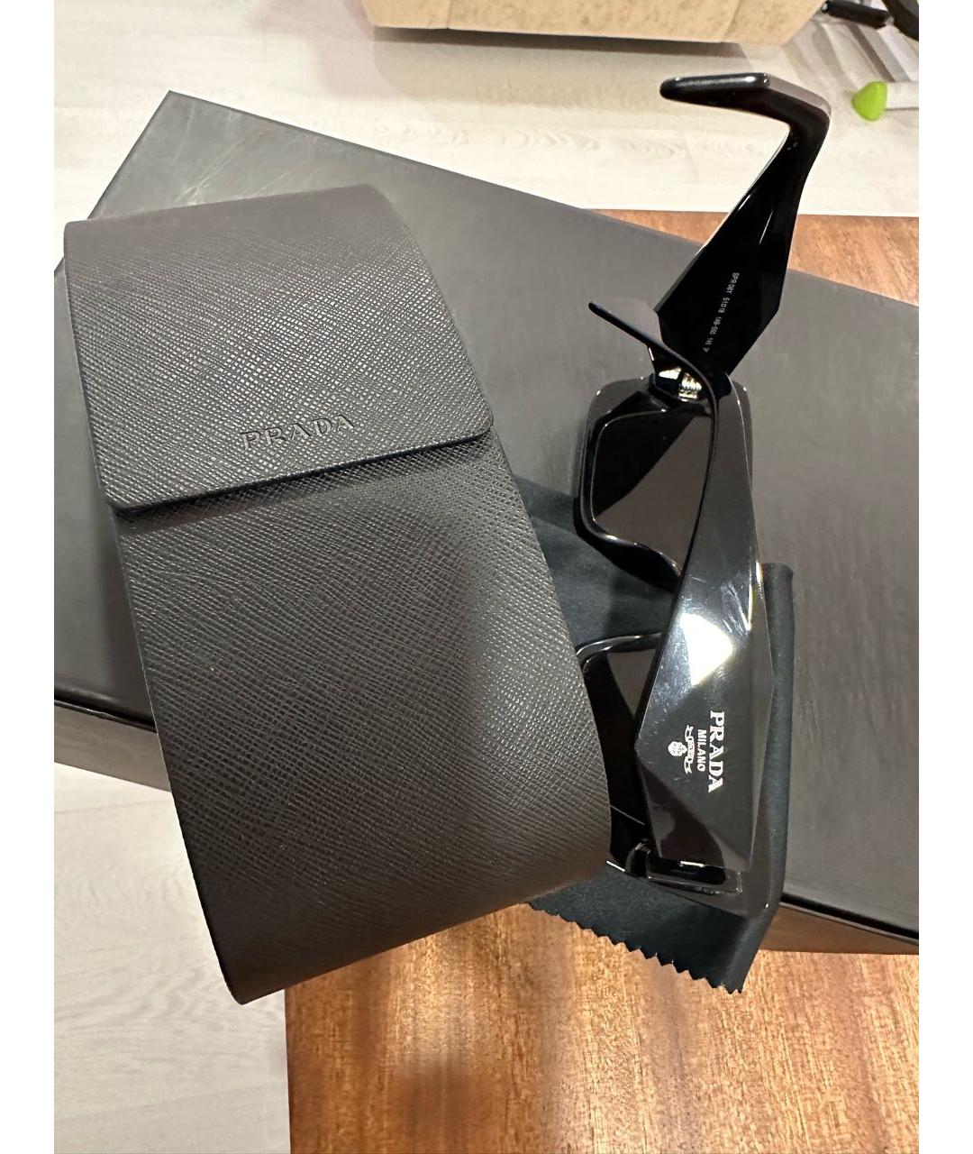 PRADA Черные пластиковые солнцезащитные очки, фото 4