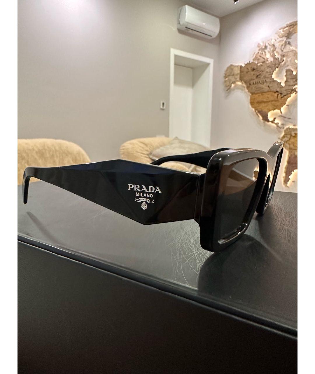 PRADA Черные пластиковые солнцезащитные очки, фото 2