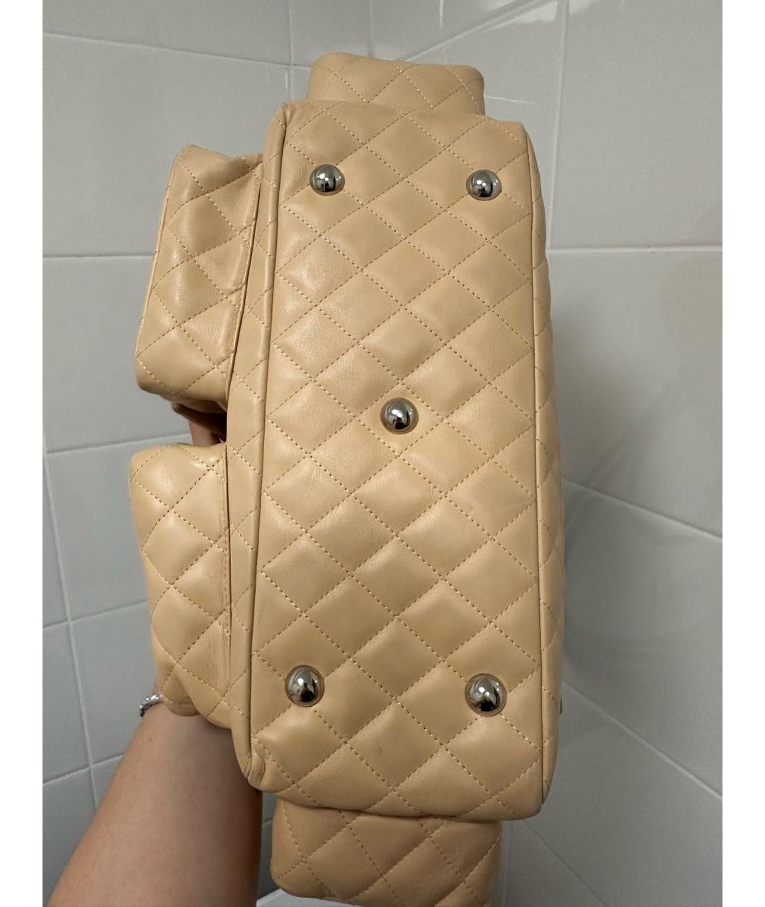 CHANEL PRE-OWNED Бежевая кожаная сумка тоут, фото 5