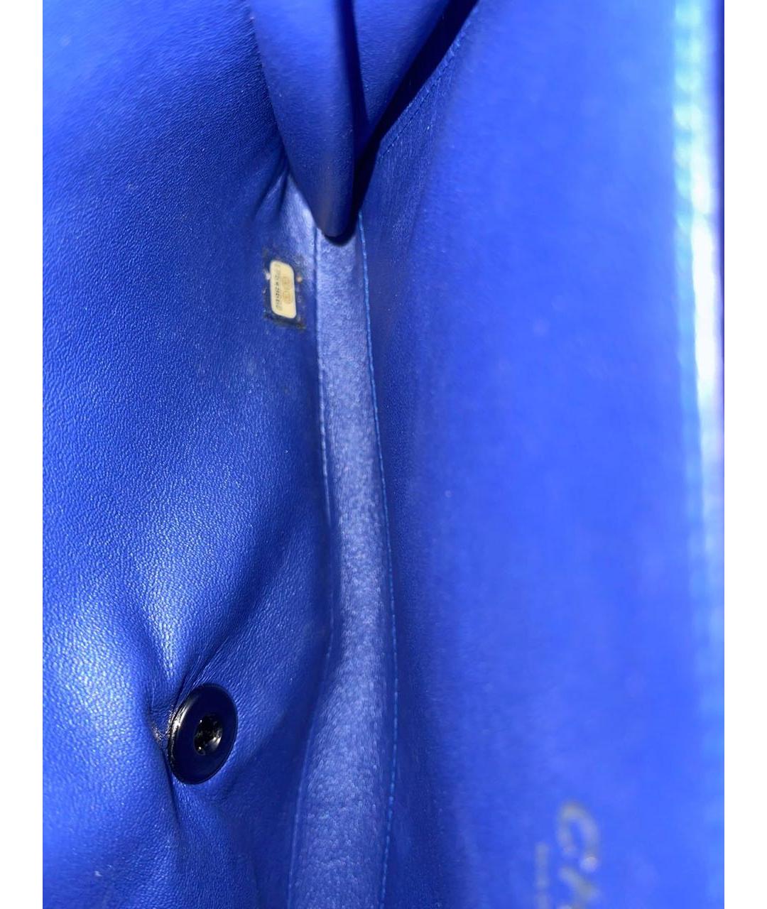 CHANEL Синяя сумка через плечо из лакированной кожи, фото 4