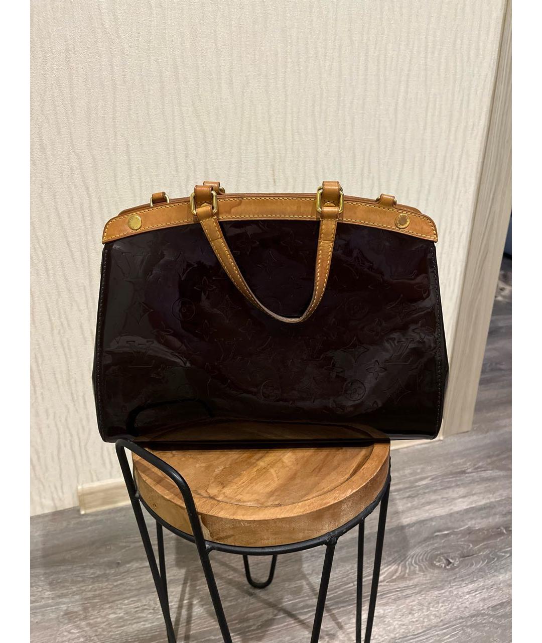 LOUIS VUITTON Бордовая сумка с короткими ручками из лакированной кожи, фото 8