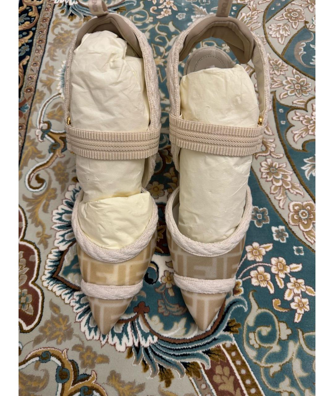 FENDI Бежевые туфли, фото 4