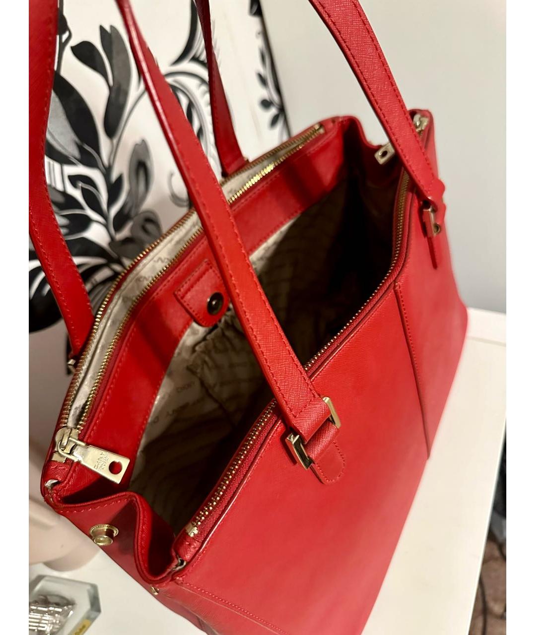 DKNY Красная кожаная сумка с короткими ручками, фото 4