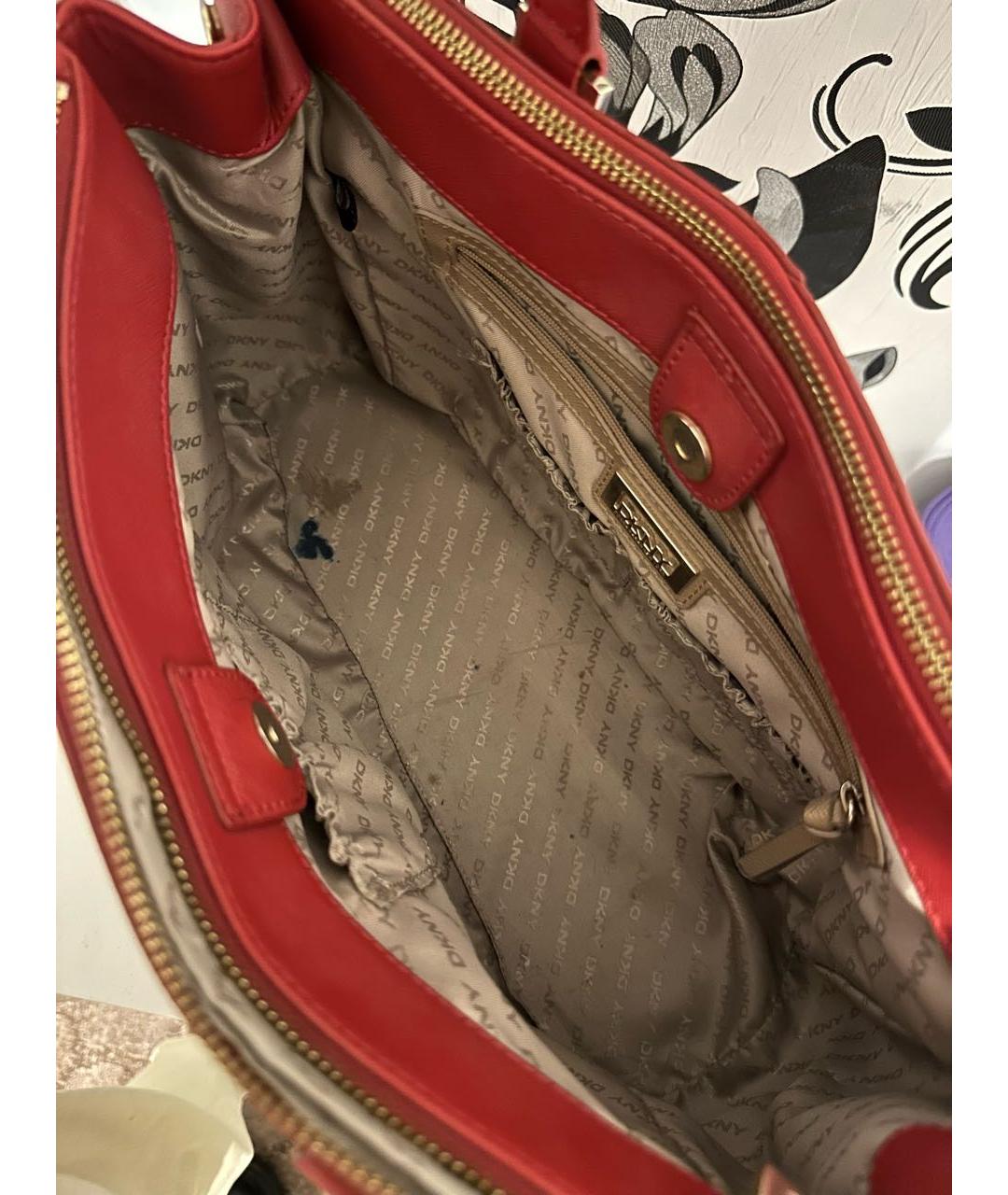 DKNY Красная кожаная сумка с короткими ручками, фото 7