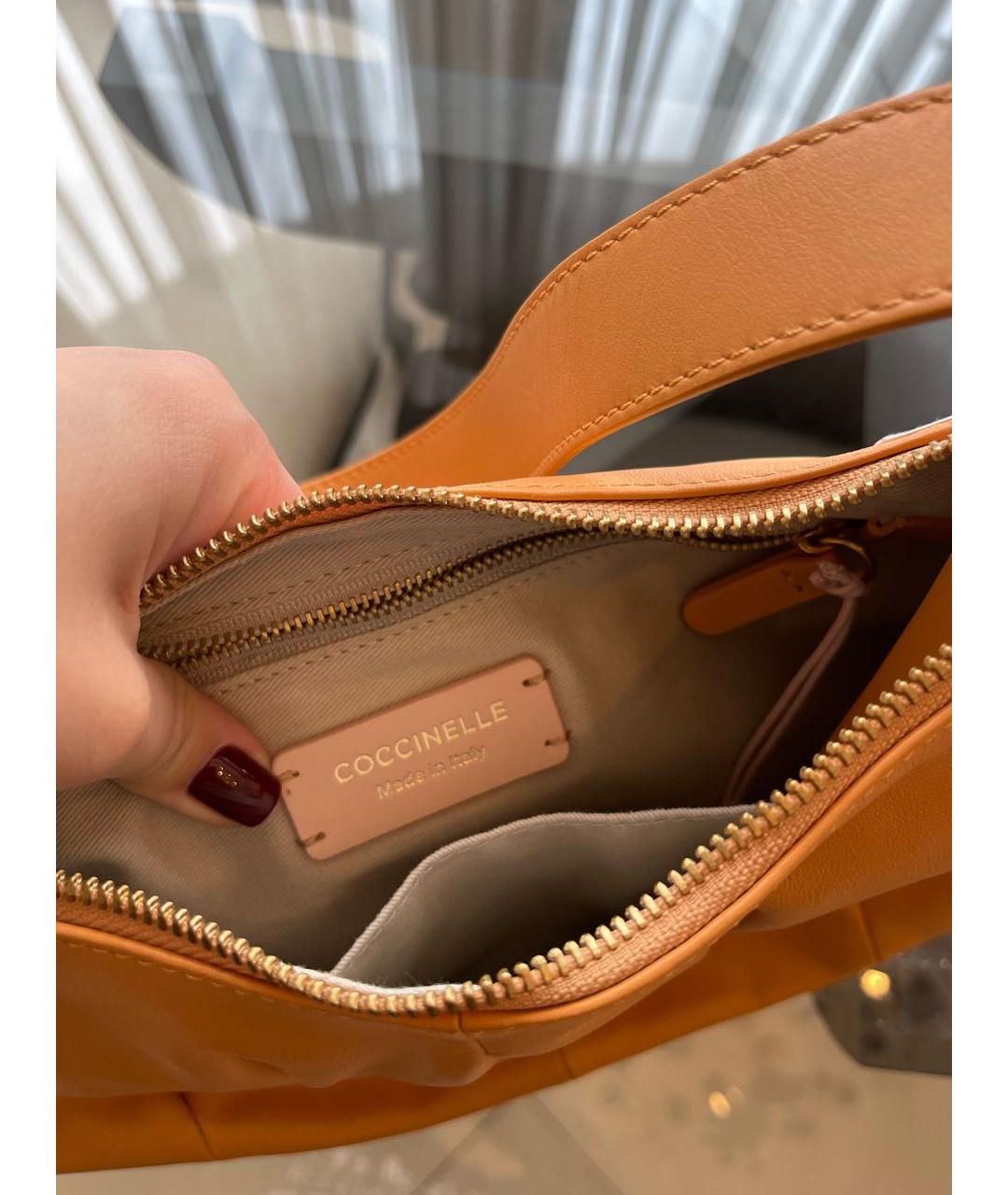 COCCINELLE Оранжевая кожаная сумка с короткими ручками, фото 8