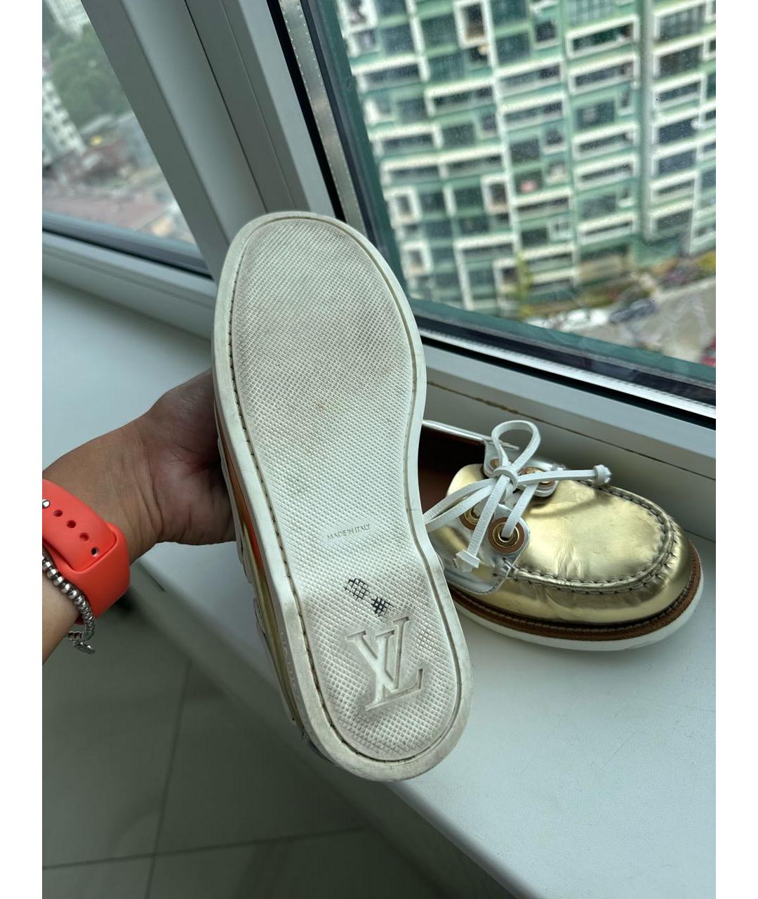 LOUIS VUITTON PRE-OWNED Золотые лоферы из лакированной кожи, фото 6