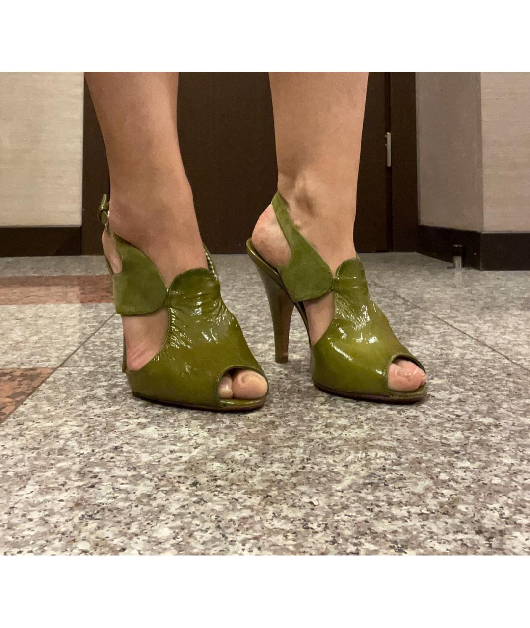 MOSCHINO Хаки босоножки из лакированной кожи, фото 7