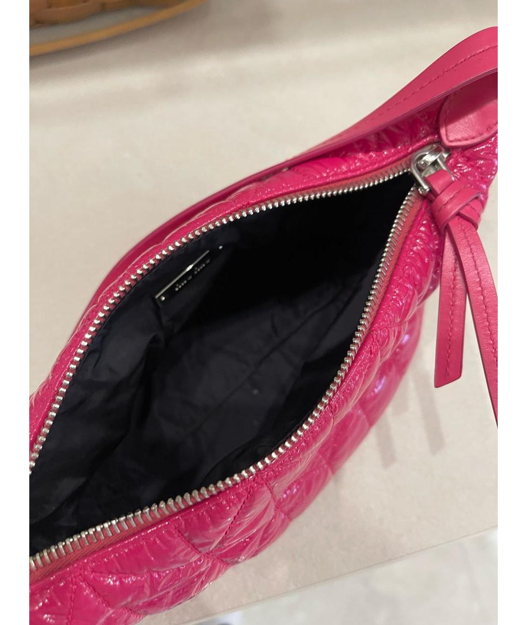 MIU MIU Розовая сумка с короткими ручками из лакированной кожи, фото 3