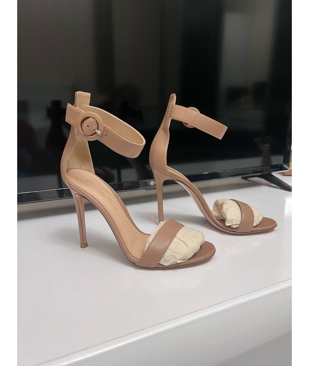 GIANVITO ROSSI Бежевые кожаные босоножки, фото 9