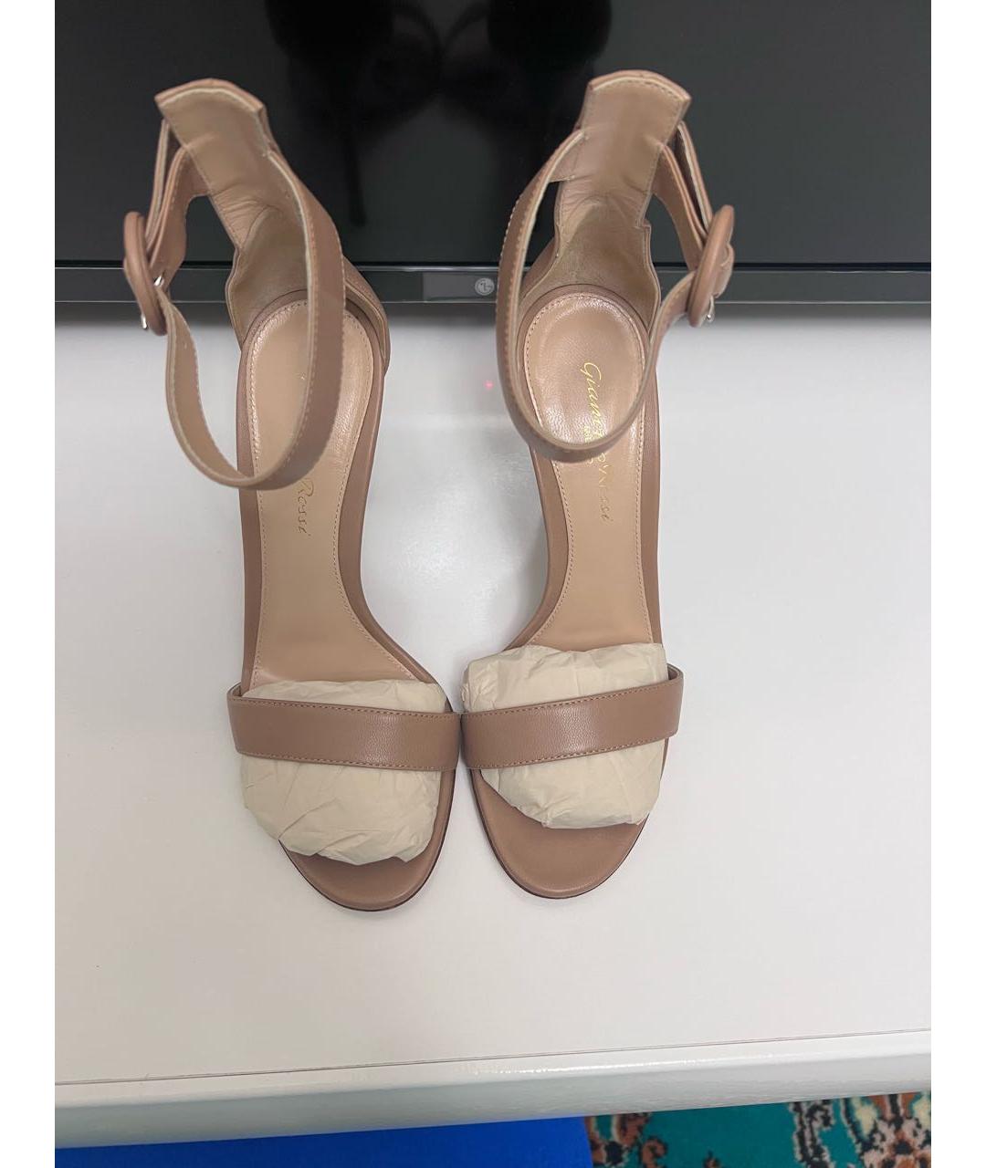 GIANVITO ROSSI Бежевые кожаные босоножки, фото 3