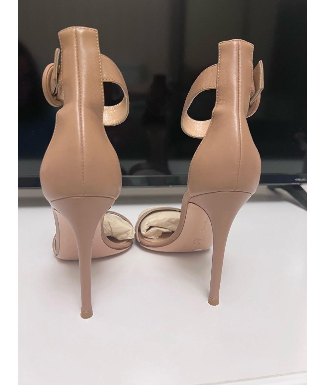 GIANVITO ROSSI Бежевые кожаные босоножки, фото 4