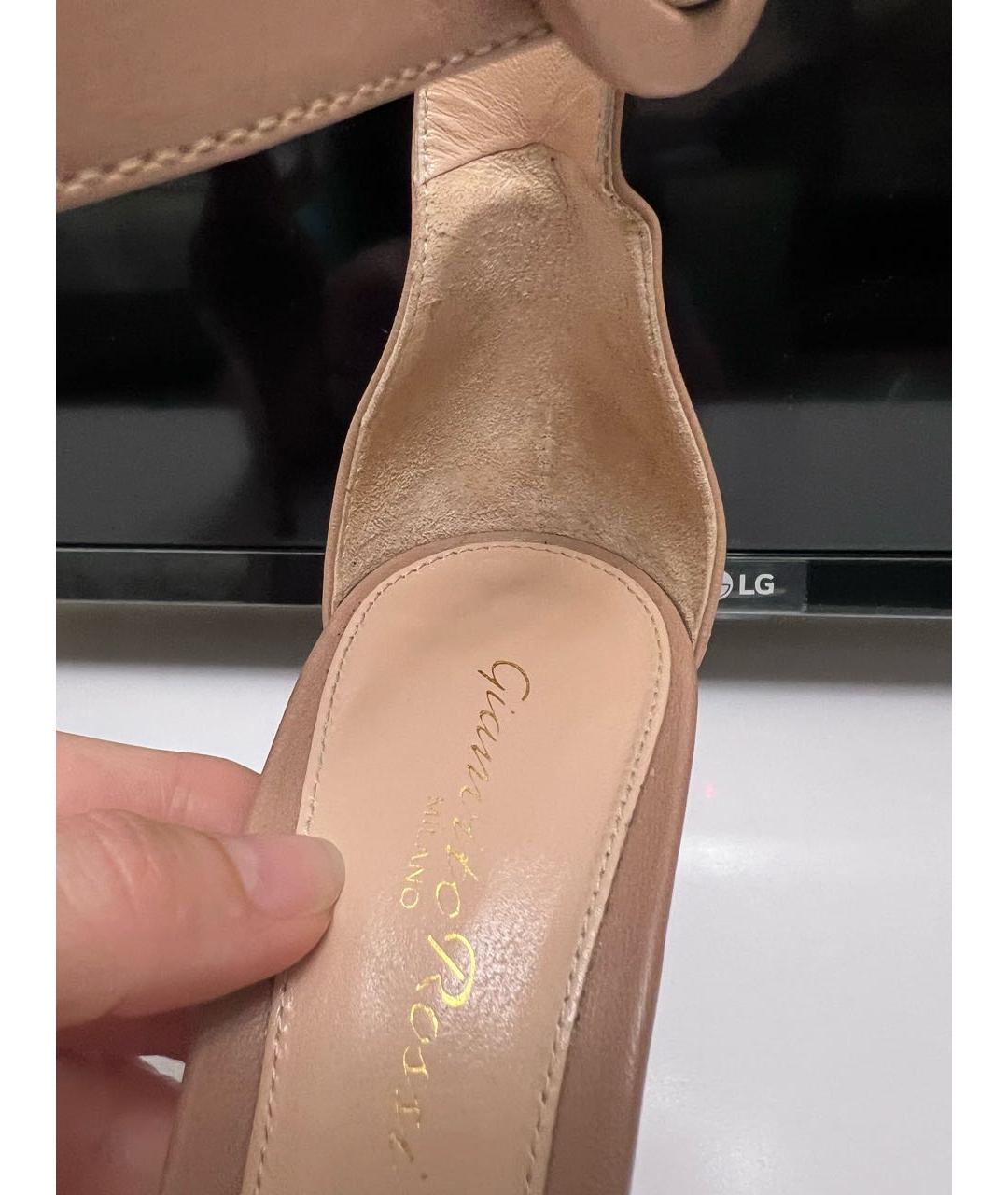 GIANVITO ROSSI Бежевые кожаные босоножки, фото 8