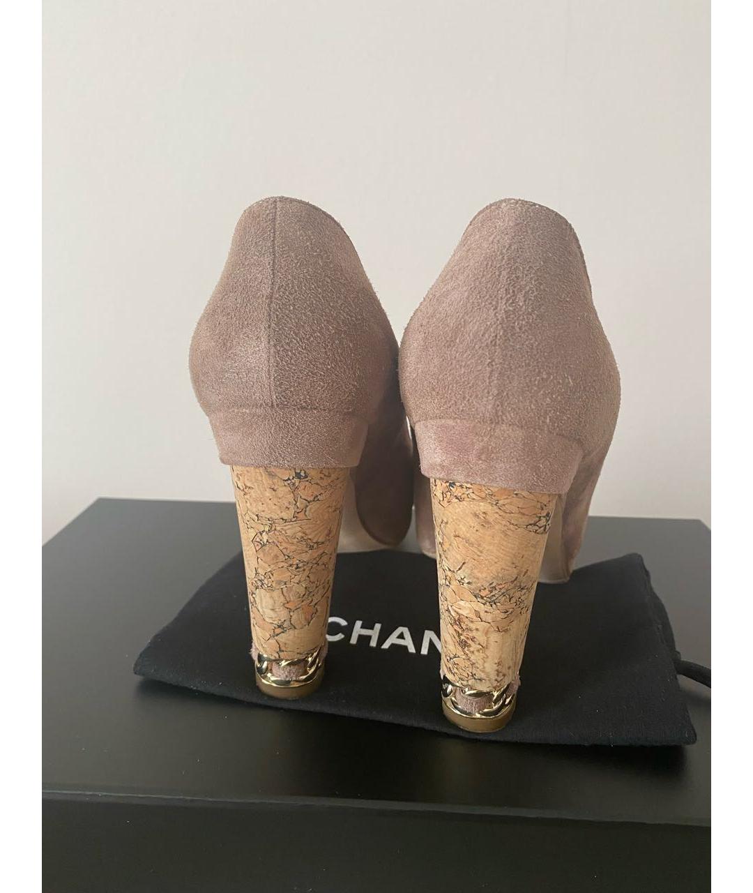 CHANEL PRE-OWNED Бежевые замшевые туфли, фото 4