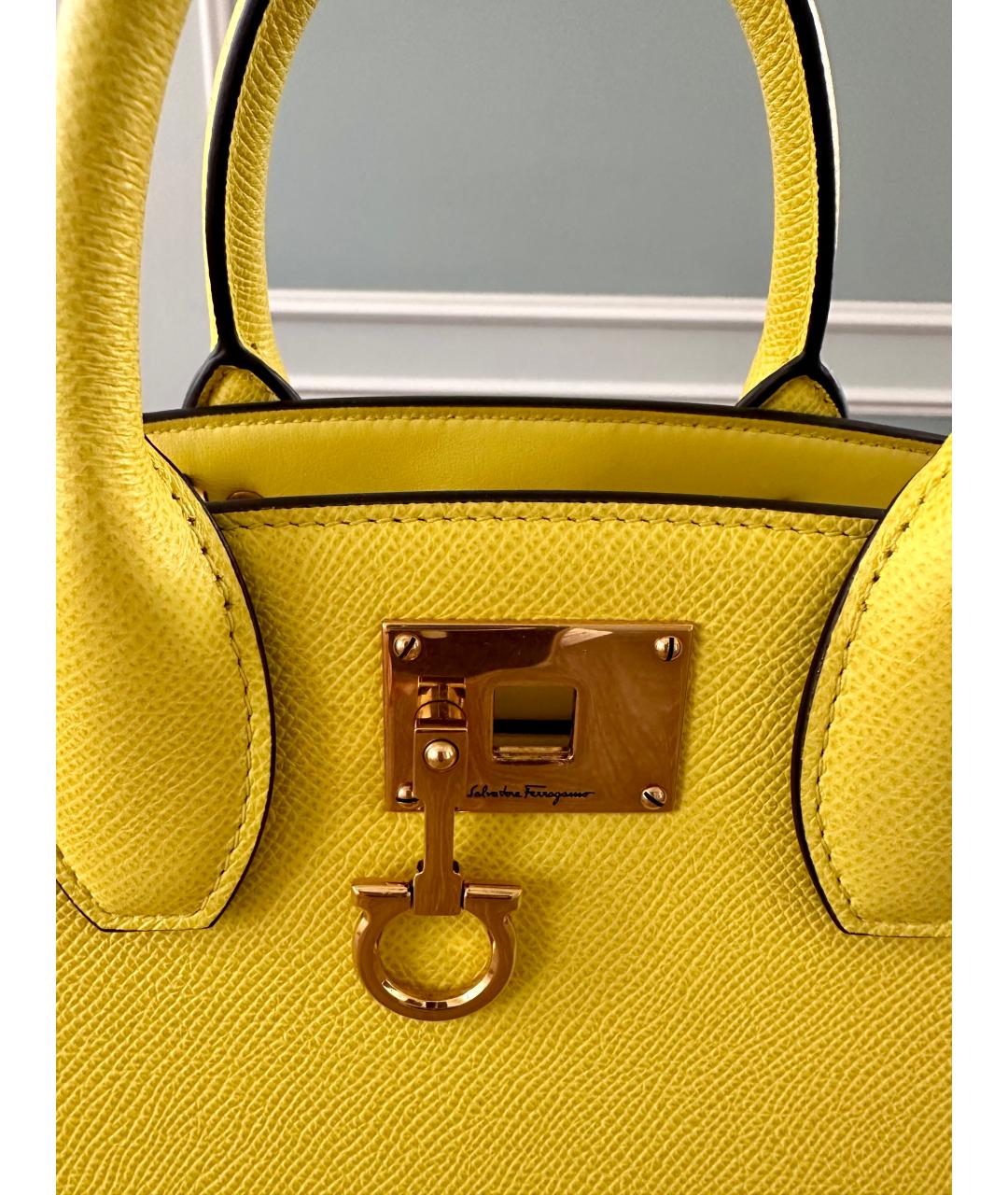 FERRAGAMO Желтая кожаная сумка тоут, фото 6