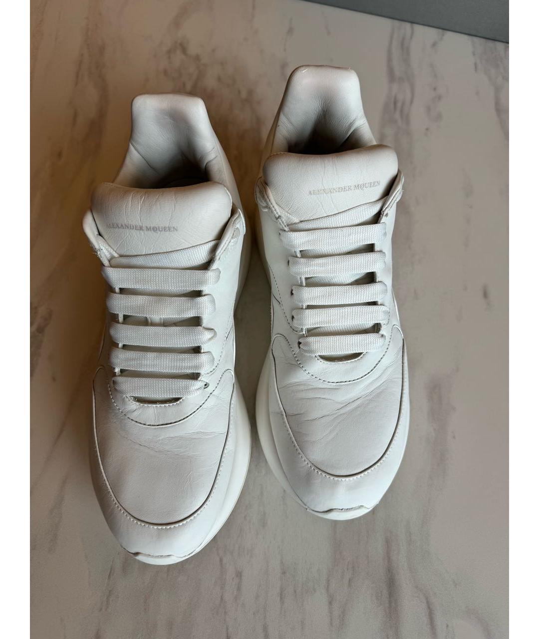 ALEXANDER MCQUEEN Белые кожаные кроссовки, фото 2