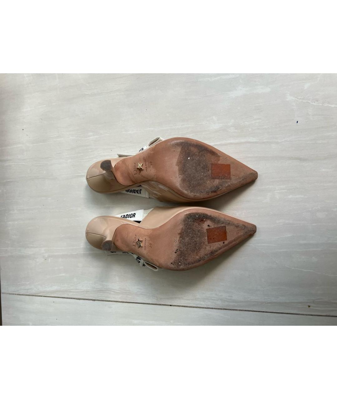 CHRISTIAN DIOR Бежевые туфли из лакированной кожи, фото 5
